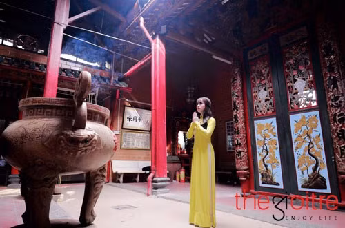 Bộ ảnh của anh chàng 9X xinh đẹp Trần Đoàn lại khiến người ta hào hứng hơn và thu hút sự chú ý đặ biệt.