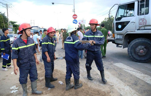 Hai hung hien truong nguoi dan ong bi xe ben de chet-Hinh-2