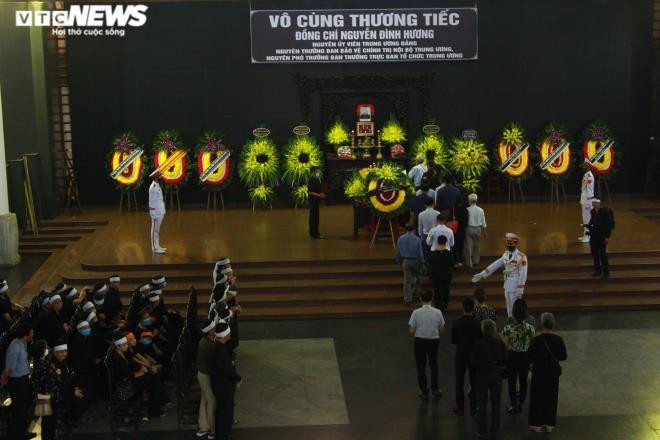 Lễ tang ông Nguyễn Đình Hương được tổ chức theo nghi thức lễ tang cấp cao. Ban Tổ chức lễ tang gồm 11 thành viên, đứng đầu là ông Phạm Minh Chính, Ủy viên Bộ Chính trị, Bí thư Trung ương Đảng, Trưởng Ban Tổ chức Trung ương, Trưởng Tiểu ban Bảo vệ chính trị nội bộ.