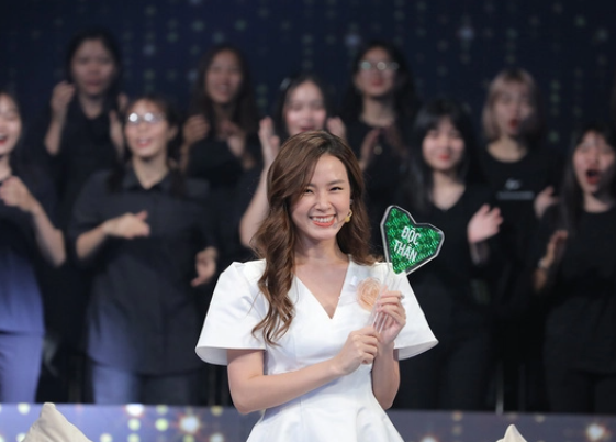 Midu bi chi trich vi tha thinh qua lo tu nguoi quen cho den nguoi la