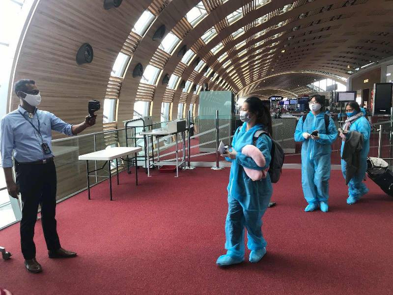 Chuyen bay dac biet dua 340 cong dan ve Tan Son Nhat