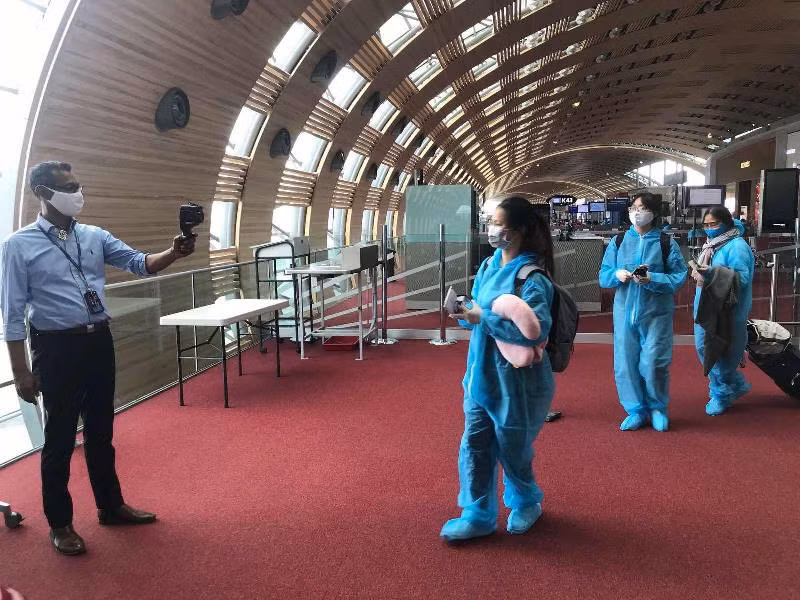 Chuyen bay dac biet dua 340 cong dan ve Tan Son Nhat