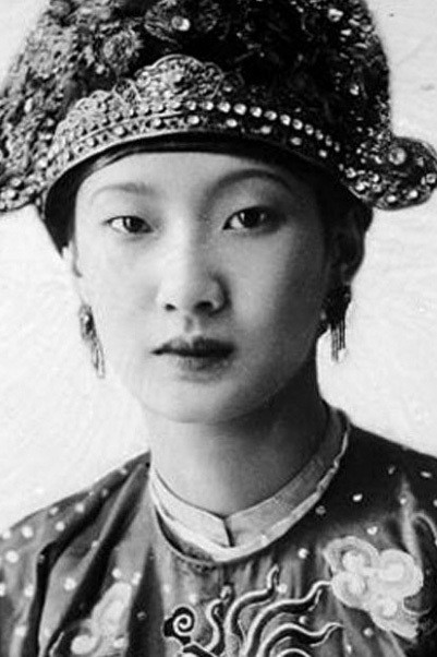 Học trò Thanh Hằng gây sốt vì giống Nam Phương Hoàng Hậu thời trẻ - Hình 5 Hoc tro Thanh Hang gay sot vi giong Nam Phuong Hoang Hau thoi tre-Hinh-5