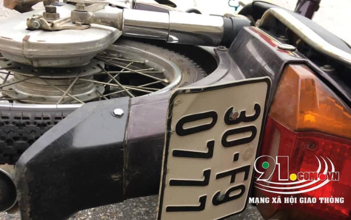 Ngay khi phát hiện sự việc, lực lượng CSGT cùng công an khu vực đến hiện trường điều tiết giao thông, điều tra làm rõ vụ tai nạn.