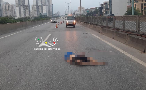 Cú tông mạnh khiến nam thanh niên văng khỏi xe máy, ngã xuống đường tử vong tại chỗ.