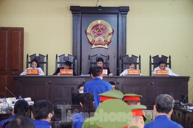 Cuu PGD So GD&DT Son La tranh cai nay lua voi cap duoi