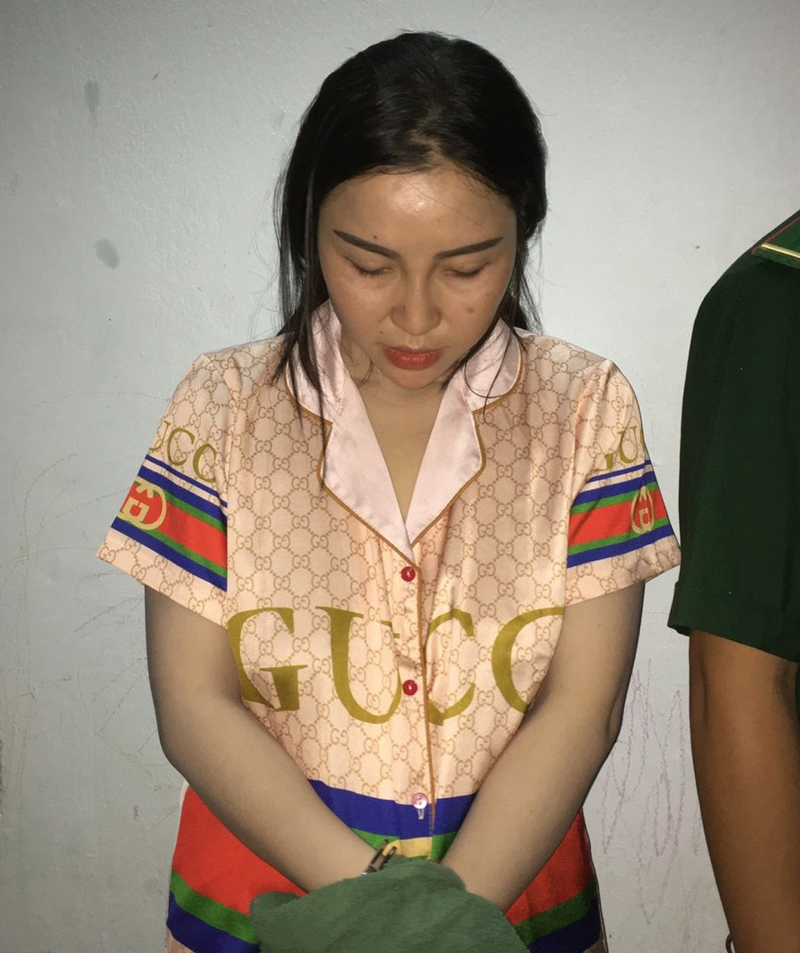 Tại hiện trường, lực lượng chức năng đã thu giữ 1 gói ma túy dạng đá nặng 5g cùng tiền mặt, một số tang vật khác liên quan. Khám xét nơi ở Tâm, phát hiện và thu giữ thêm 7 gói tinh thể màu trắng là ma túy (nặng khoảng 50g) và 38 triệu đồng.