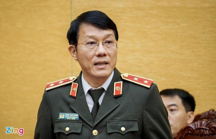 Thứ trưởng Bộ Công an Lương Tam Quang, sinh năm 1965, quê Kim Động, Hưng Yên. Quá trình công tác ông từng giữ các chức vụ Phó Chánh Văn phòng Bộ Công an, Chánh Văn phòng kiêm Người phát ngôn Bộ Công an. Ngày 15/8/2019, ông cùng với thiếu tướng Nguyễn Duy Ngọc được Thủ tướng bổ nhiệm làm Thứ trưởng Bộ Công an. (Ảnh: Zing)