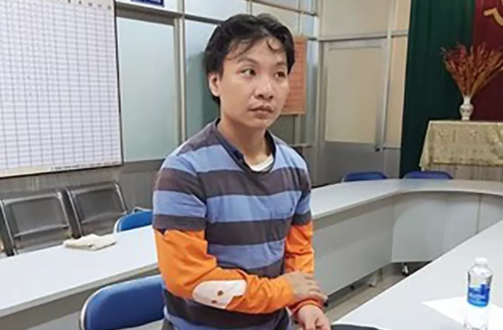  Bắt kẻ dùng súng xông vào nhà dân cướp vàng: Vương Văn Danh (36 tuổi, ngụ quận 8, TP HCM) đã vào trong nhà tại ấp 5, xã Bình Hưng, huyện Bình Chánh dùng súng và dao tấn công chủ nhà rồi cướp tài sản sau đó bỏ trốn. Ngày 29/6, Công an TP HCM cho hay, vừa phối hợp cùng Công an huyện Bình Chánh bắt giữ đối tượng Vương Văn Danh để điều tra, làm rõ. 