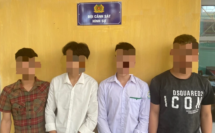  Thiếu nữ 17 tuổi bị hiếp dâm tập thể sau buổi liên hoan lớp: Sau khi liên hoan xong, nhận thấy L.N.A. (SN 2005, trú tại tỉnh Cao Bằng) đã say và không còn tỉnh táo, T.P.Q, N.L.B.P, T.A.N và T.A.S (đều SN 2005) đã nảy sinh ý định quan hệ tình dục với thiếu nữ nên đã đưa về nhà trọ của T.A.S. tại thị xã Quảng Yên, tỉnh Quảng Ninh để thực hiện hành vi quan hệ tình dục trái ý muốn đối với nạn nhân. 