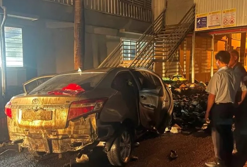  Giận vợ, PGĐ lao xe vào công ty giày da khiến 4 người thương vong: Do mâu thuẫn với vợ, Phạm Văn Thanh (SN 1977, trú Tiên Lãng, Hải Phòng) đã lao xe vào cổng Công ty giày da Phúc Thuận (thôn Nhân Vực, xã Đoàn Lập) khiến 1 người chết, 3 người bị thương và tài sản bị hư hại. Được biết, Thanh là Phó Giám đốc một công ty ở huyện Tiên Lãng.