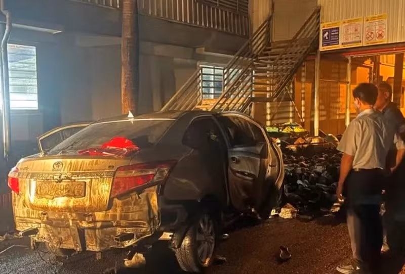  Giận vợ, PGĐ lao xe vào công ty giày da khiến 4 người thương vong: Do mâu thuẫn với vợ, Phạm Văn Thanh (SN 1977, trú Tiên Lãng, Hải Phòng) đã lao xe vào cổng Công ty giày da Phúc Thuận (thôn Nhân Vực, xã Đoàn Lập) khiến 1 người chết, 3 người bị thương và tài sản bị hư hại. Được biết, Thanh là Phó Giám đốc một công ty ở huyện Tiên Lãng.