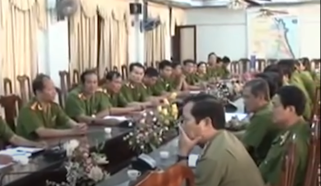 Nhận thấy đây là vụ án đặc biệt nghiêm trọng, Công an huyện Sơn Tịnh đã báo cáo lên Công an tỉnh Quảng Ngãi. Phòng CSĐT Công an tỉnh chỉ đạo hướng dẫn, triển khai lực lượng xuống hiện trường điều tra, cử 20 cán bộ lên nắm tình hình tiến hành các biện pháp điều tra ban đầu. Cùng với đó thông báo ngay cho Phòng kỹ thuật hình sự trưng cầu giám định pháp y, Công an khám nghiệm hiện trường và khám nghiệm tử thi.