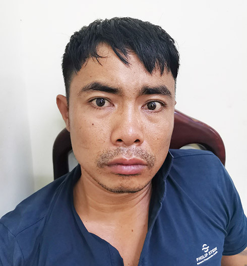  Trộm cây cảnh, 1 đối tượng bị bắt: Nguyễn Hoàng Đông (SN 1992, trú xã Vĩnh Ngọc, Nha Trang) điều khiển xe máy khi đi qua căn nhà thuộc đường T6, KĐT An Bình Tân, phường Phước Long, đối tượng thấy trong sân căn nhà để nhiều chậu cây cảnh có giá trị, đối tượng đã lẻn vào ăn trộm. Ngày 23/6, Công an TP Nha Trang vừa bắt giữ đối tượng này. 