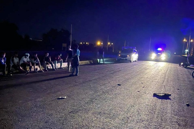 Bắc Giang: Hỗn chiến bằng “bom xăng”, 2 người bị thương Bac Giang: Hon chien bang “bom xang”, 2 nguoi bi thuong