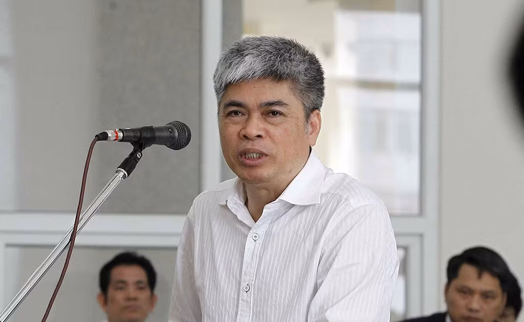 Ghi nhận việc gia đình, bạn bè ông Sơn cam kết nộp đủ 3/4 số tiền bị cáo bị quy kết tham ô, Tòa phúc thẩm kiến nghị Chánh án TAND Tối cao xem xét giảm hình phạt cho bị cáo Sơn từ tử hình xuống chung thân sau khi bị cáo Sơn khắc phục ít nhất 3/4 hậu quả.