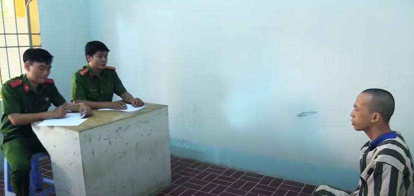 Nói về nghi can Trần Trọng Luận, anh Trần Trung Hiếu (anh trai của Luận) cho biết, Luận con trai út trong gia đình thường xuyên vay tiền thiếu nợ. “Luận là người mê cơ bạc, lô đề. Mặc dù người thân khuyên nhủ nhưng Luận vẫn chứng nào tật nấy để rồi thua cờ bạc, nợ nần”, anh Hiếu nói.