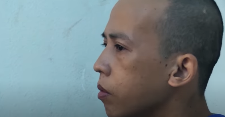 Sau khi gây án, Luận mở cửa ra ngoài và khóa cửa nhà bị hại rồi vứt chìa khóa và hung khí tại bãi đất trống cách nhà bị hại khoảng 150 mét. Trước đó, để tránh bị phát hiện, ngăn chặn, Luận đã dùng dây kẽm cột cửa 5 phòng trọ cạnh nhà bị hại.