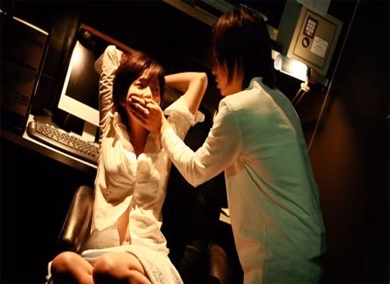 Co gai bi nguoi nuoc ngoai giam giu trong khach san