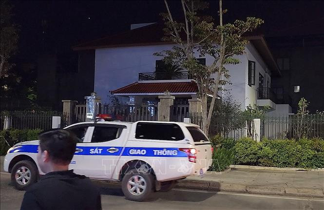 Khi được UBND tỉnh Lào Cai cùng một số sở, ngành “tạo điều kiện”, Công ty Lilama khai thác apatit trái phép, vi phạm Điều 65 và Điều 67 của Luật Khoáng sản năm 2010. Chỉ trong 2 năm, số quặng apatit mà Công ty Lilama khai thác thuê cho Công ty Apatit Việt Nam và trực tiếp khai thác lên tới hơn 1,5 triệu tấn, trị giá hơn 610 tỷ đồng. Công ty Lilama thu về hơn 484 tỷ đồng; Công ty Apatit Việt Nam cũng hưởng lợi hơn 184 tỷ đồng. (Ảnh: TTXVN)