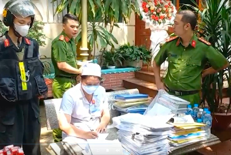 Kham xet loat phong kham tu nhan o Bien Hoa: Boc chieu truc loi bao hiem!