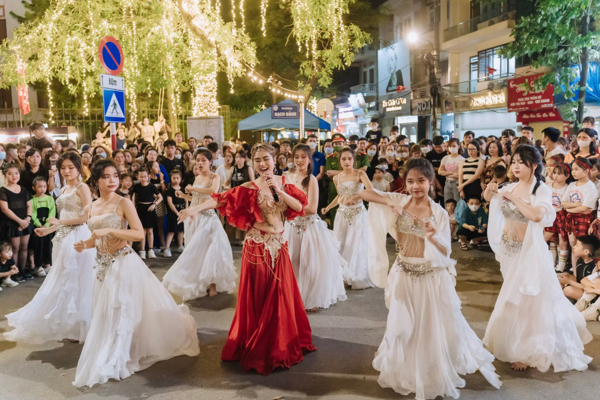 Hai Duong: Thang than chi nhieu ton tai Pho di bo – cho dem Bach Dang-Hinh-2