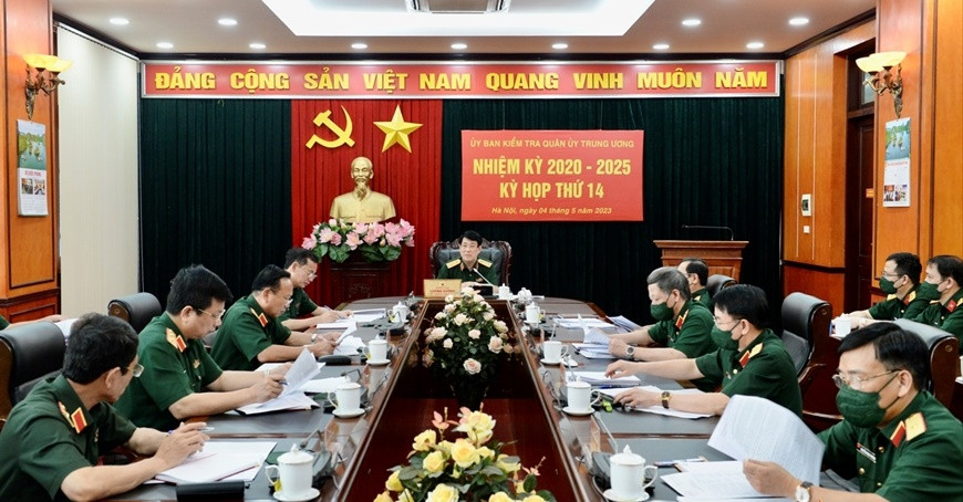 Uy ban Kiem tra Quan uy trung uong de nghi cach chuc 3 chi huy Su doan