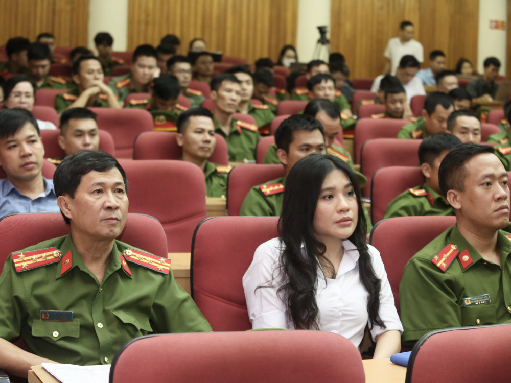 Dai tuong To Lam gui thu khen Cong an Ha Tinh hoan thanh cap CCCD gan chip-Hinh-2