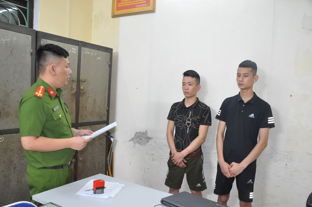 Hai Duong: Hai nhan vien quan Vua Bia mua ban trai phep ma tuy