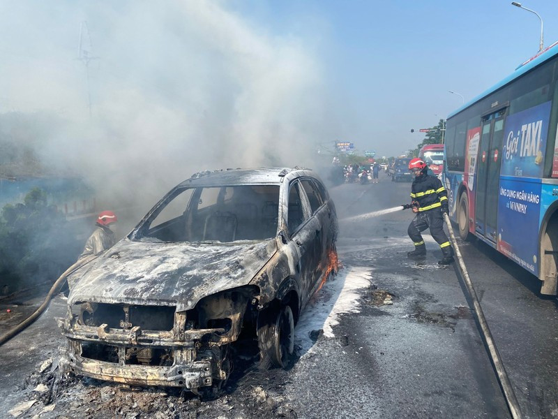 Hiện tượng cháy xe ô tô, xe máy: Bộ Công an khuyến cáo Hien tuong chay xe o to, xe may: Bo Cong an khuyen cao