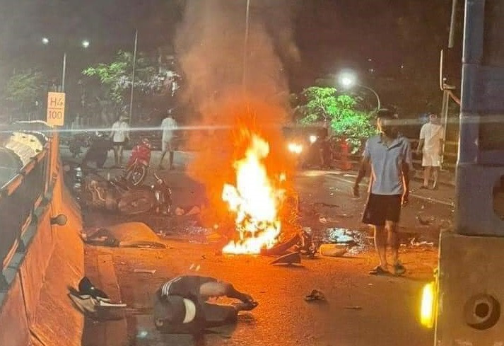 Hai Phong: Nguyen nhan vu va cham voi container, 3 thanh nien thuong vong