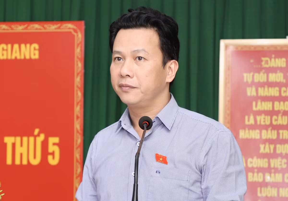 Sau đó, từ tháng 10/2012, ông Đặng Quốc Khánh lần lượt giữ các chức vụ Bí thư Huyện ủy Nghi Xuân, Hà Tĩnh; Phó Chủ tịch UBND tỉnh Hà Tĩnh; Chủ tịch Liên hiệp các hội KHKT tỉnh Hà Tĩnh và giữ chức Chủ tịch UBND tỉnh Hà Tĩnh vào năm 2016, khi mới 40 tuổi và là Chủ tịch tỉnh trẻ nhất nước. 