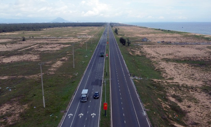 Khu dat Phu Yen dinh nan duong lam loi cho doanh nghiep hay ai?