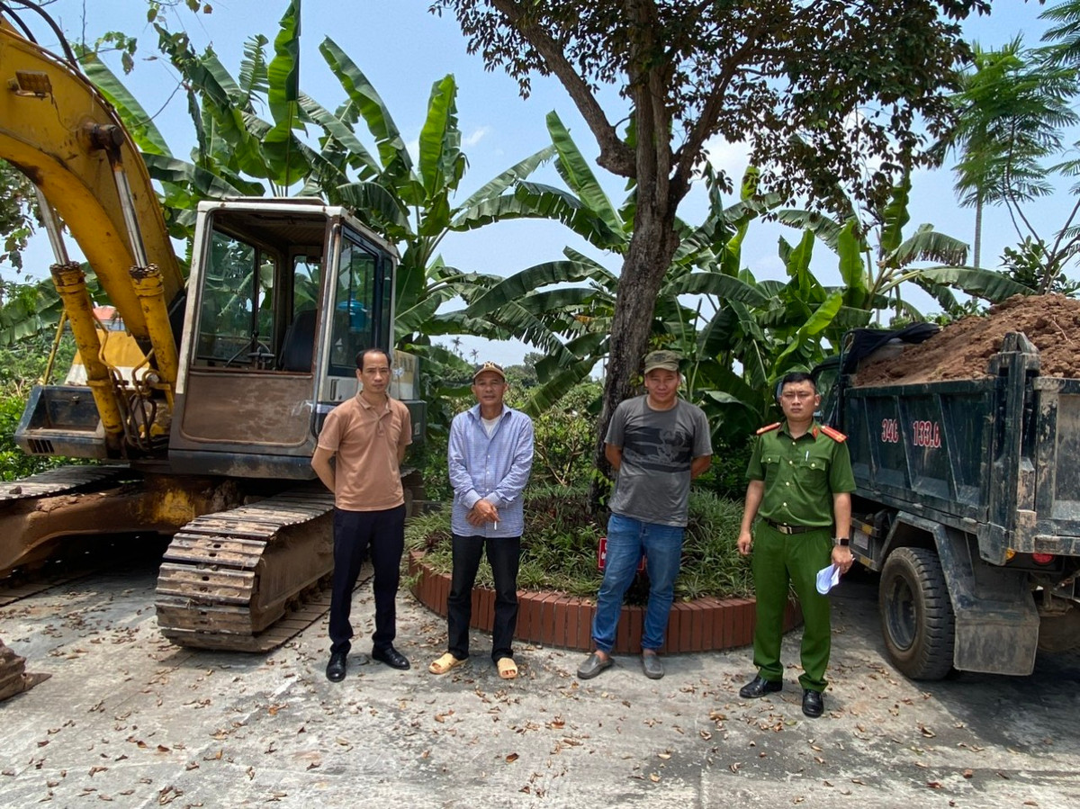 Hải Dương: Phát hiện vụ khai thác đất trái phép trên địa bàn huyện Thanh Hà - Hình 2 Hai Duong: Phat hien vu khai thac dat trai phep tren dia ban huyen Thanh Ha-Hinh-2