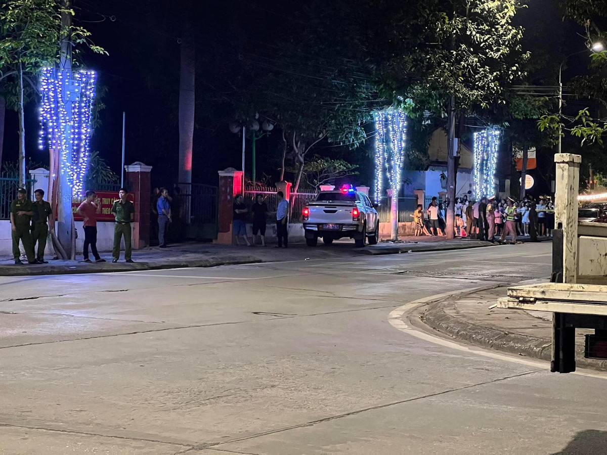 Khoảng 20h ngày 18/5, người dân thành phố Lào Cai thấy nhiều xe chuyên dụng cùng hàng chục cảnh sát xuất hiện đồng thời phong tỏa toàn bộ đoạn đường dẫn vào nhà cựu bí thư Tỉnh ủy Lào Cai Nguyễn Văn Vịnh. 