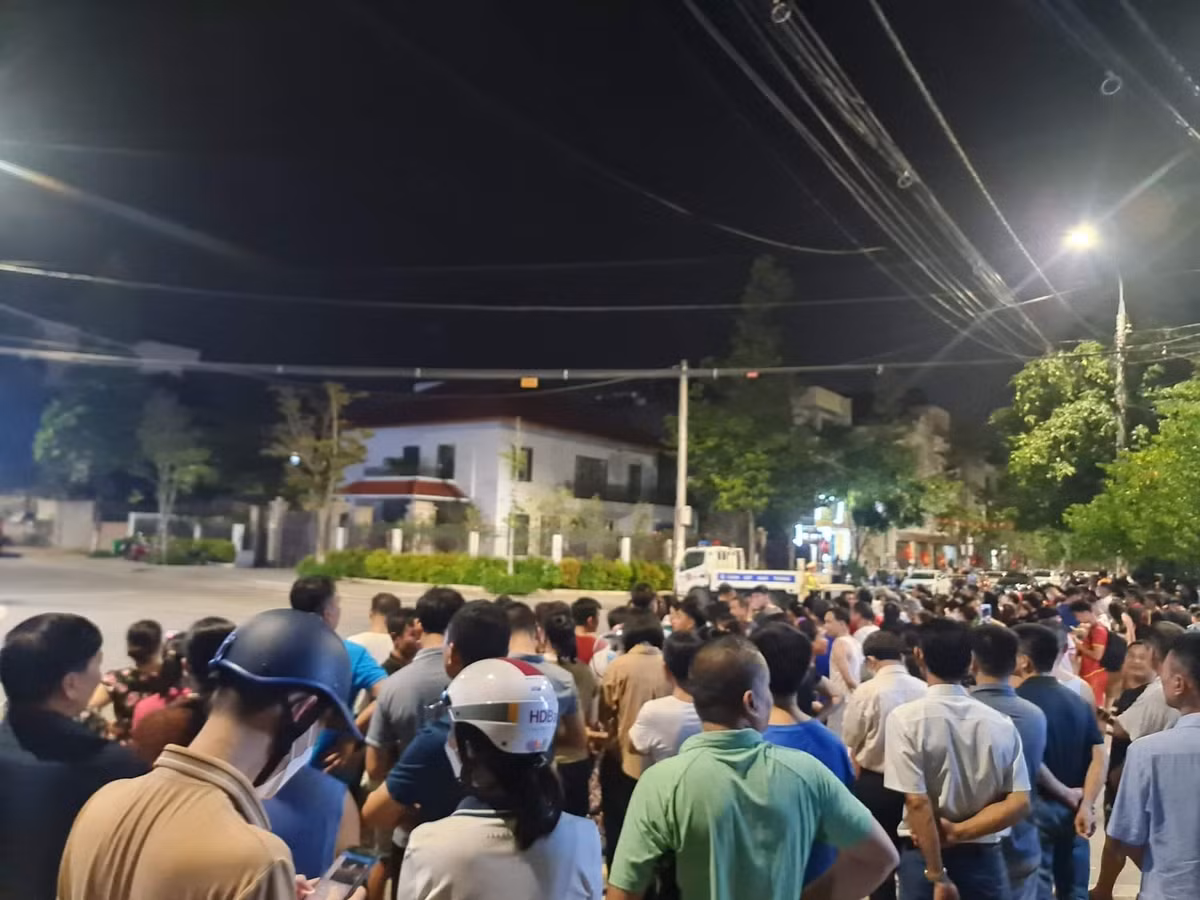 Đến 22h, cảnh sát đã rời khỏi nhà cựu Bí thư Tỉnh ủy Lào Cai.