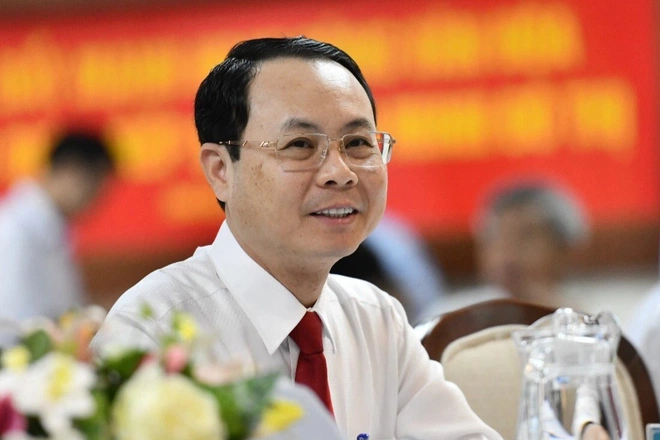 Phát biểu nhận nhiệm vụ, ông Nguyễn Văn Hiếu, tân Bí thư Thành ủy TP Cần Thơ nói rằng, đây là niềm vinh dự rất to lớn cho bản thân, khi được phân công nhiệm vụ về công tác tại địa phương giàu truyền thống cách mạng, nghĩa tình, mang bản chất sông nước của miền Tây Nam bộ.