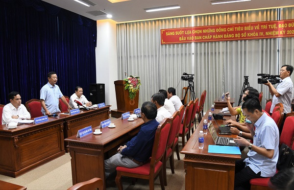 Pho Chu tich huyen o Ca Mau phu nhan “mac ca” phan tram voi nha thau