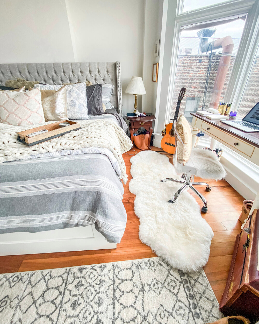 Noi that va gam mau hop ly khien can ho 45m² rong rai hon-Hinh-6