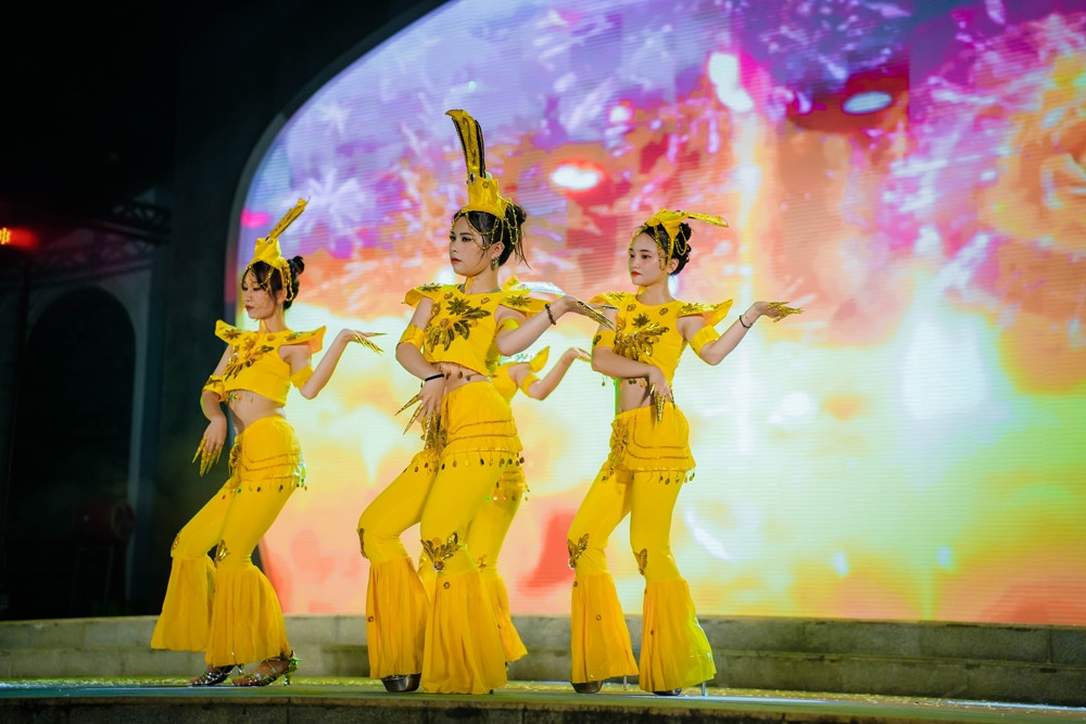 Theo dự đoán của đại diện Công viên châu Á, những ngày nghỉ tới, công viên sẽ còn thu hút lượng khách đông đảo hơn nữa nhờ sức hút của nhiều chương trình hấp dẫn khác.