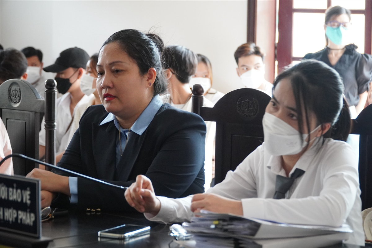 Hoa hau Nguyen Thuc Thuy Tien thang kien vu bi doi no