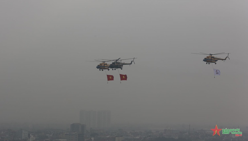“Hổ mang chúa” Su-30MK2 hợp luyện trên bầu trời Thủ đô “Ho mang chua” Su-30MK2 hop luyen tren bau troi Thu do