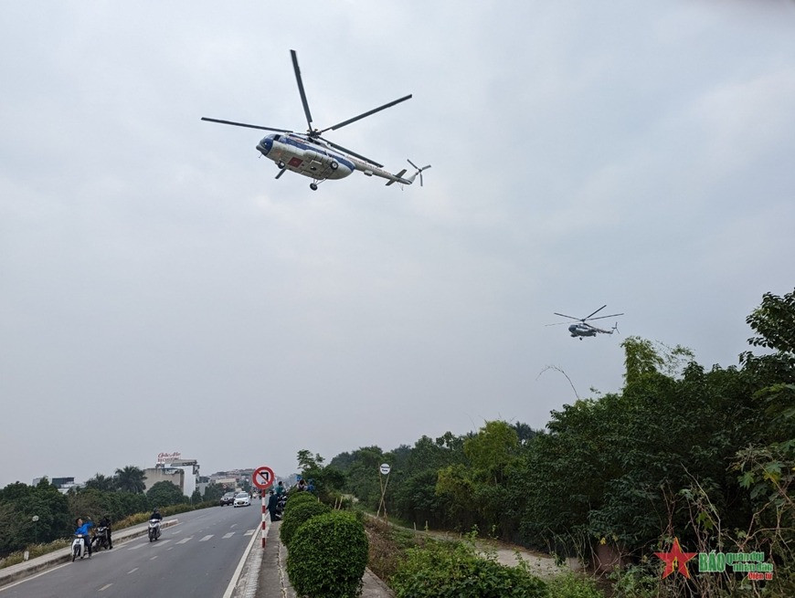 “Hổ mang chúa” Su-30MK2 hợp luyện trên bầu trời Thủ đô - Hình 7 “Ho mang chua” Su-30MK2 hop luyen tren bau troi Thu do-Hinh-7