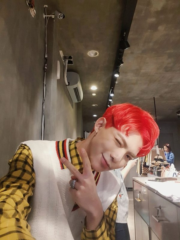 Từ khi biết tô son, điểm phấn, người hâm mộ ít cơ hội được chiêm ngưỡng mặt mộc của những mỹ nam làng giải trí Việt.