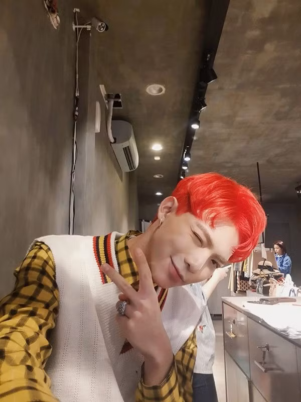 Từ khi biết tô son, điểm phấn, người hâm mộ ít cơ hội được chiêm ngưỡng mặt mộc của những mỹ nam làng giải trí Việt.