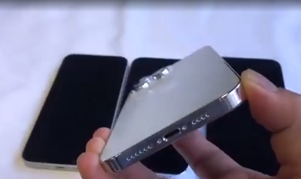 Apple được cho là sẽ không tiếp tục sản xuất bản mini cho doanh số không như kỳ vọng. Ở mặt sau, gần như không có thay đổi nào so với thế hệ iPhone 13 hiện tại.