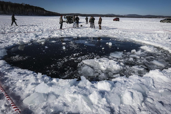 Các nhân chứng mô tả tiếng nổ của thiên thạch tựa như âm thanh một con tàu rơi từ trên trời, còn ánh sáng nó phát ra chiếu trắng mọi vật một cách dị thường.