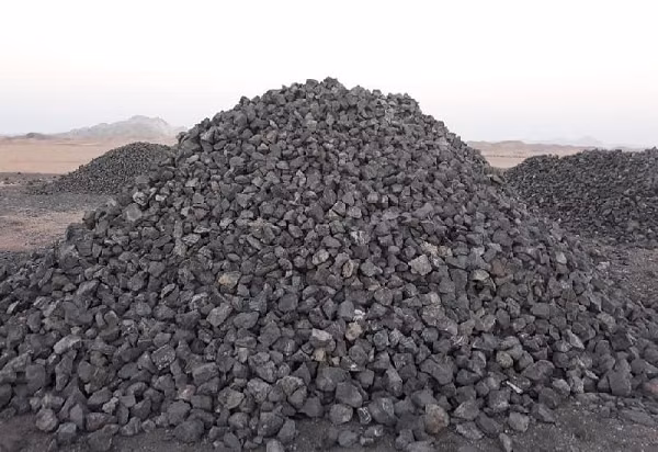 Về khoáng sản thô, Elon Musk nhấn mạnh: "Cuối cùng thì chúng ta cần hàng chục, có thể hàng trăm triệu tấn. Vì vậy, vật liệu được sử dụng để sản xuất những viên pin này cần phải là những vật liệu phổ biến, nếu không bạn không thể mở rộng quy mô".