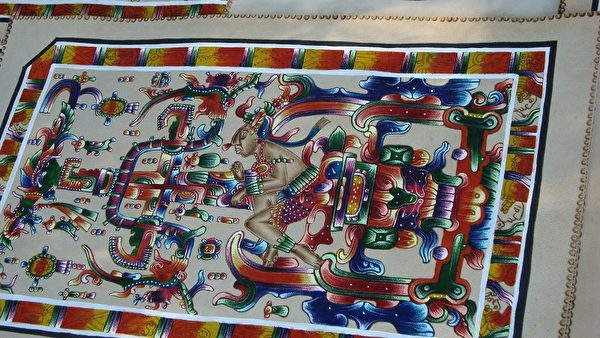 Bức phù điêu này trông hơi giống với cảnh tượng phi thuyền Apollo hạ cánh xuống mặt trăng. Nếu bức tranh này ban đầu được người Maya vẽ trong các cỗ máy do họ chế tạo, thì có thể họ đã nắm giữ khả năng thám hiểm ra ngoài không gian vũ trụ.