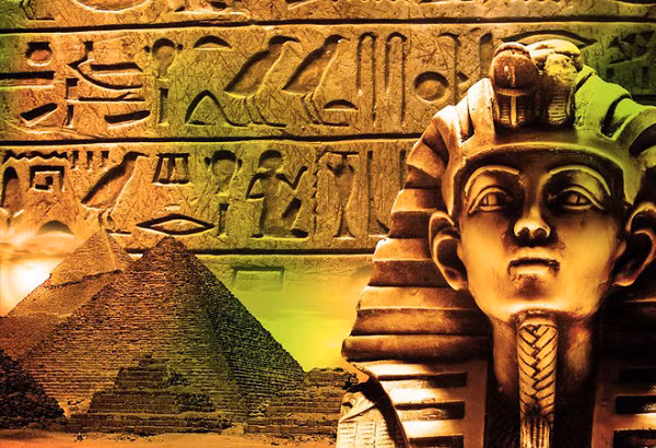 Các chuyên gia tìm thấy một bộ hài cốt bên trong lăng mộ với chiều cao lên tới 1,87m. Chiều cao này lớn hơn rất nhiều so với chiều cao trung bình (1,6m) của người dân Ai Cập thời điểm ấy.